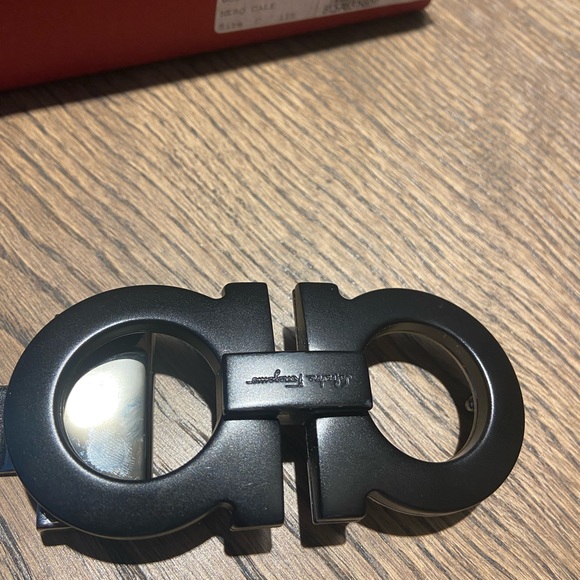 Authentic Salvatore Ferragamo men’s belt - Picture 2 of 8